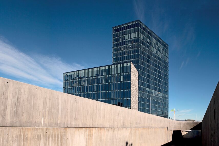 ConceptWall 86 Hliníkové fasády - Office building Höfdatorg se nachází v Reykjavik, Island