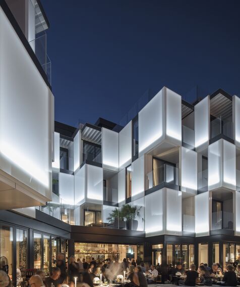 ConceptSystem 68 Hliníková okna, ConceptFolding 77 Hliníkové posuvné systémy a CS 77 Fire Proof Hliníkové dveře - Hotel Sir Joan se nachází v Ibiza, Španělsko