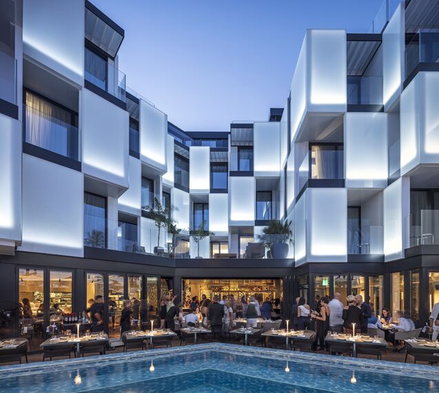 ConceptSystem 68 Hliníková okna, ConceptFolding 77 Hliníkové posuvné systémy a CS 77 Fire Proof Hliníkové dveře - Hotel Sir Joan se nachází v Ibiza, Španělsko