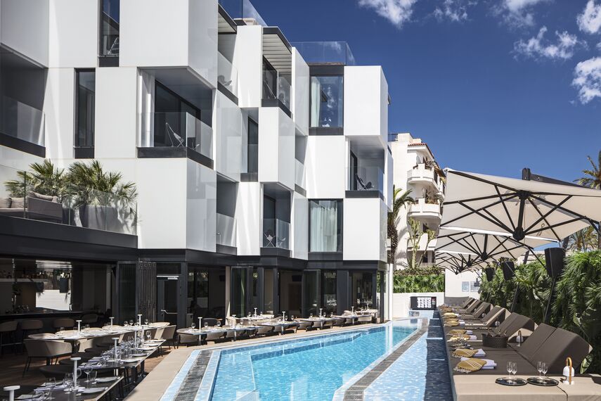 ConceptSystem 68 Hliníková okna, ConceptFolding 77 Hliníkové posuvné systémy a CS 77 Fire Proof Hliníkové dveře - Hotel Sir Joan se nachází v Ibiza, Španělsko