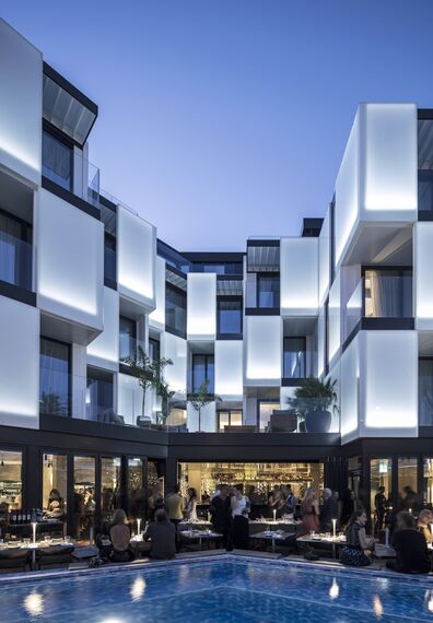 ConceptSystem 68 Hliníková okna, ConceptFolding 77 Hliníkové posuvné systémy a CS 77 Fire Proof Hliníkové dveře - Hotel Sir Joan se nachází v Ibiza, Španělsko