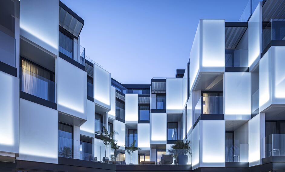 ConceptSystem 68 Hliníková okna, ConceptFolding 77 Hliníkové posuvné systémy a CS 77 Fire Proof Hliníkové dveře - Hotel Sir Joan se nachází v Ibiza, Španělsko