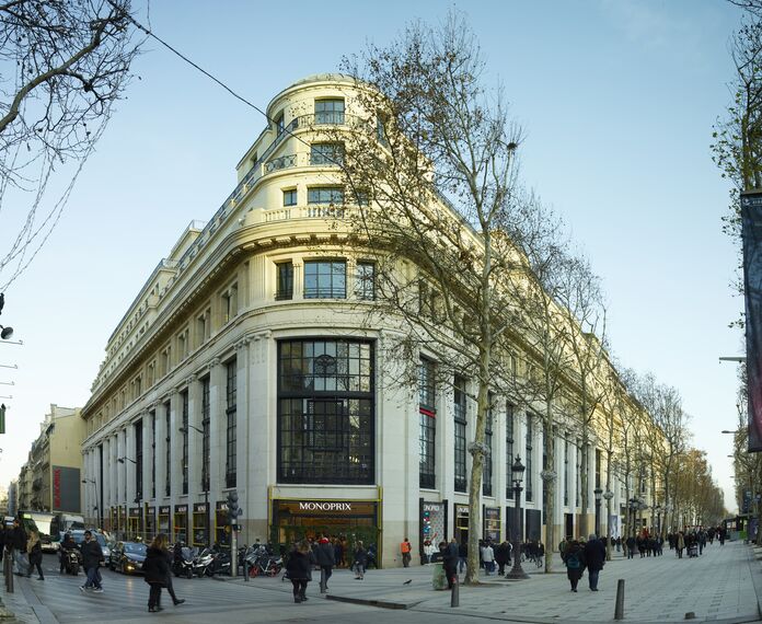 Shopping centre 52 Champs Elysées se nachází v Paris, Francie