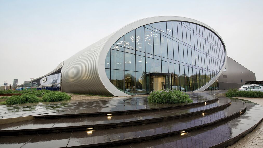 ConceptFolding 77 Hliníkové posuvné systémy a ConceptWall 50 Hliníkové fasády - DC New Logic III se nachází v Tilburg, Nizozemí
