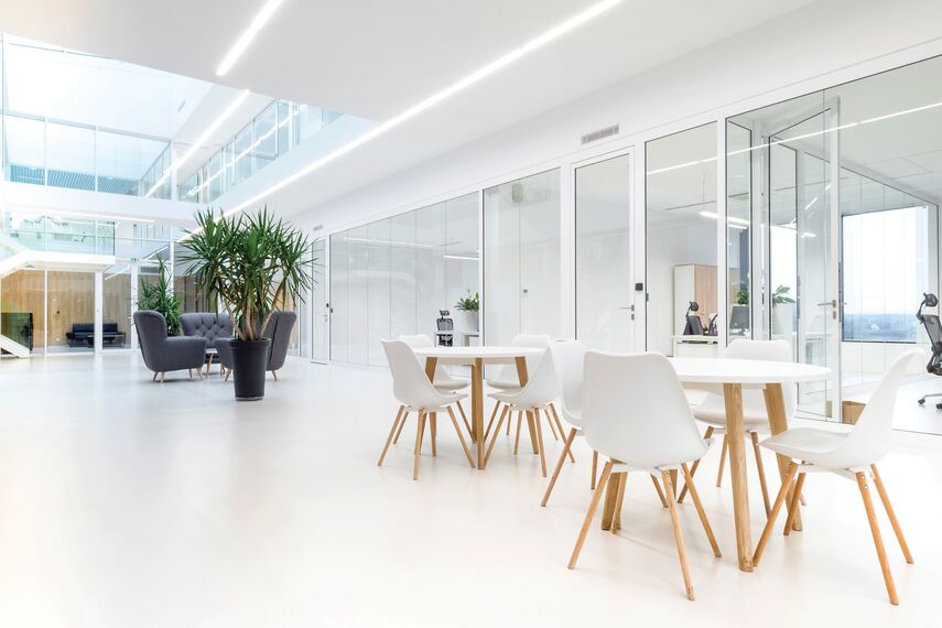 ConceptSystem 59Pa Hliníková okna a CW 50-HI Hliníkové fasády - Pivexin Technology Headquarter se nachází v Babice, Polsko