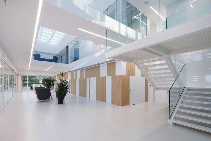ConceptSystem 59Pa Hliníková okna a CW 50-HI Hliníkové fasády - Pivexin Technology Headquarter se nachází v Babice, Polsko