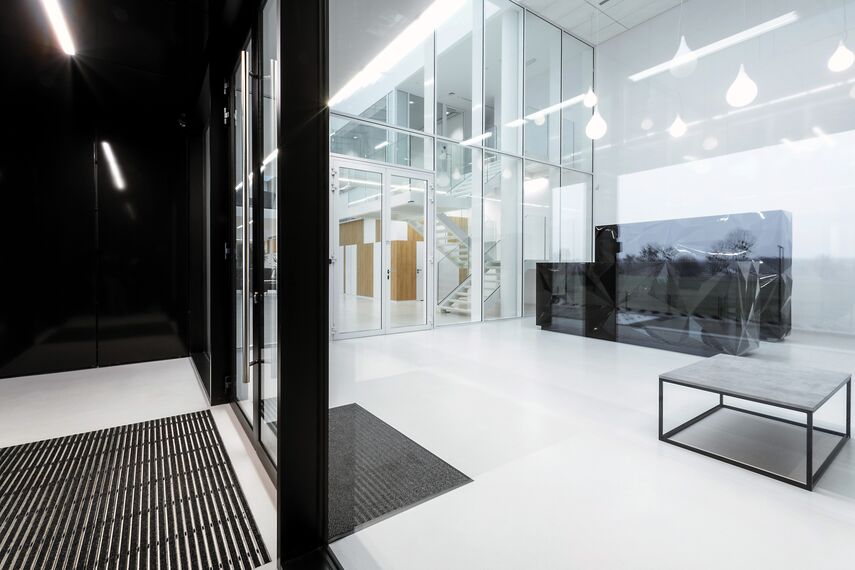 ConceptSystem 59Pa Hliníková okna a CW 50-HI Hliníkové fasády - Pivexin Technology Headquarter se nachází v Babice, Polsko