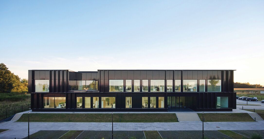 ConceptSystem 59Pa Hliníková okna a CW 50-HI Hliníkové fasády - Pivexin Technology Headquarter se nachází v Babice, Polsko