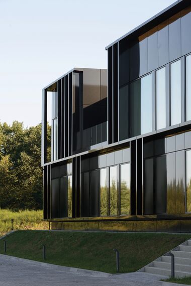 ConceptSystem 59Pa Hliníková okna a CW 50-HI Hliníkové fasády - Pivexin Technology Headquarter se nachází v Babice, Polsko