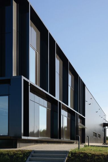 ConceptSystem 59Pa Hliníková okna a CW 50-HI Hliníkové fasády - Pivexin Technology Headquarter se nachází v Babice, Polsko