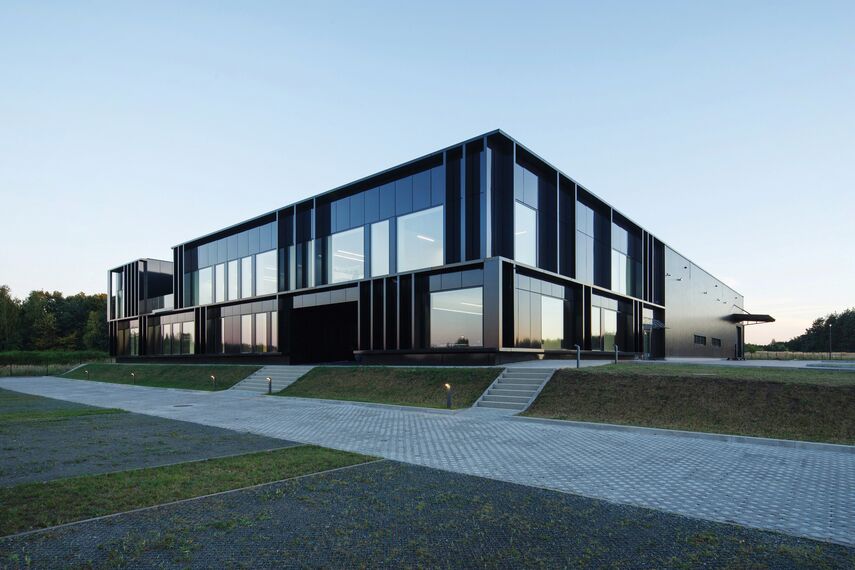 ConceptSystem 59Pa Hliníková okna a CW 50-HI Hliníkové fasády - Pivexin Technology Headquarter se nachází v Babice, Polsko