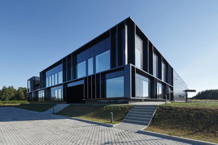 ConceptSystem 59Pa Hliníková okna a CW 50-HI Hliníkové fasády - Pivexin Technology Headquarter se nachází v Babice, Polsko