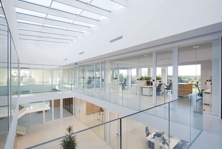 ConceptSystem 59Pa Hliníková okna a CW 50-HI Hliníkové fasády - Pivexin Technology Headquarter se nachází v Babice, Polsko