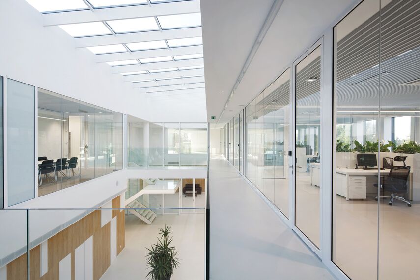 ConceptSystem 59Pa Hliníková okna a CW 50-HI Hliníkové fasády - Pivexin Technology Headquarter se nachází v Babice, Polsko