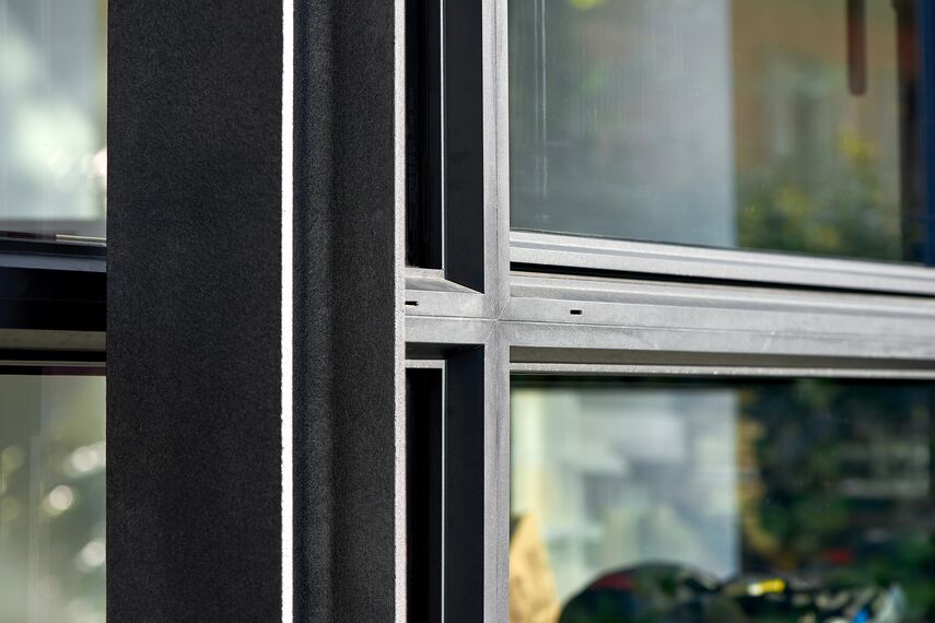 ConceptPatio 130 Hliníkové posuvné systémy, CS 86-HI (c) Zrušené systémy, SlimLine 38 Standard Hliníková okna a SlimLine 38 Classic Hliníková okna - Villa Villa Treviso se nachází v Treviso, Itálie