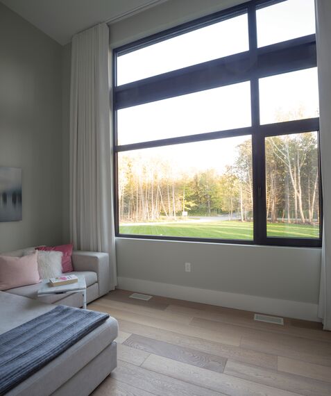 ConceptWall 50 Hliníkové fasády a ConceptSystem 77 Hliníková okna - Forest View Residence se nachází vKanada