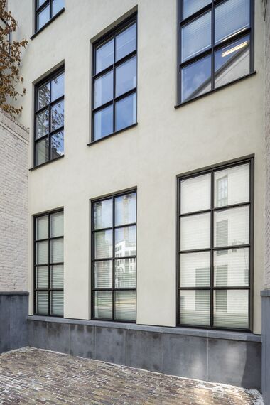 SlimLine 38 Hliníková okna a ConceptWall 50 Hliníkové fasády - Maankwartier se nachází v Heerlen, Nizozemí