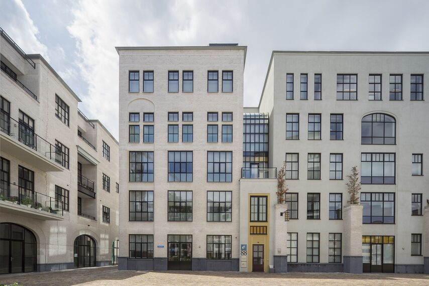 SlimLine 38 Hliníková okna a ConceptWall 50 Hliníkové fasády - Maankwartier se nachází v Heerlen, Nizozemí