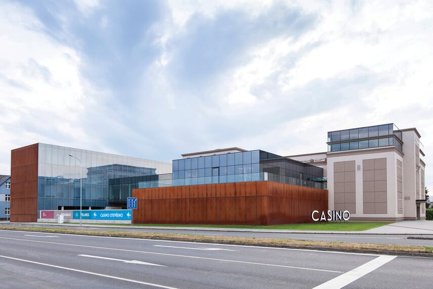 CS 86-HI (c) Zrušené systémy, ConceptSystem 59Pa Hliníková okna a CW 50-SC Hliníkové fasády - Entertainment Casino Olomouc se nachází v Olomouc, Česká republika