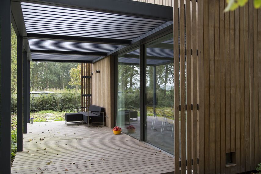 CS 86-HI (c) Zrušené systémy, ConceptWall 50 Hliníkové fasády a HiFinity Hliníkové posuvné systémy - Forest villa Voorschoten se nachází v Voorschoten, Nizozemí