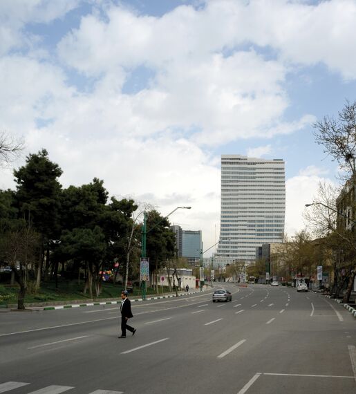 ConceptWall 60 Hliníkové fasády, ConceptSystem 68 Hliníková okna a Ventalis Doplňkové systémy - Office building Jaam Tower se nachází v Tehran, Írán