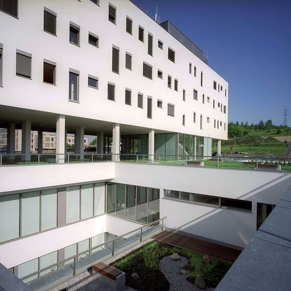 ConceptWall 50 Hliníkové fasády - Plzeň University Hospital se nachází v Pilsen, Česká republika