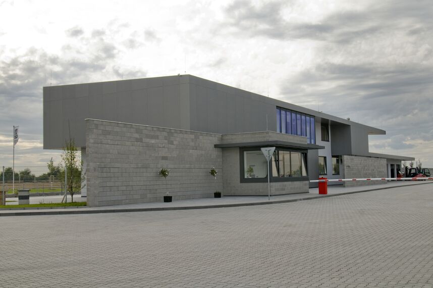 ConceptWall 50 Hliníkové fasády - Office building Obchodní a skladové centrum BEST se nachází v Nehvizdy, Česká republika