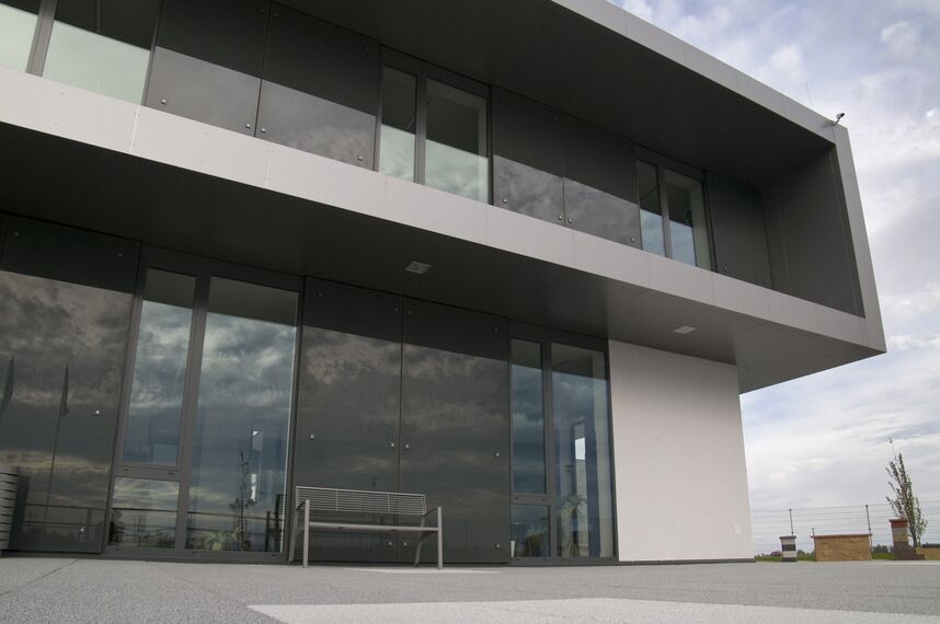 ConceptWall 50 Hliníkové fasády - Office building Obchodní a skladové centrum BEST se nachází v Nehvizdy, Česká republika