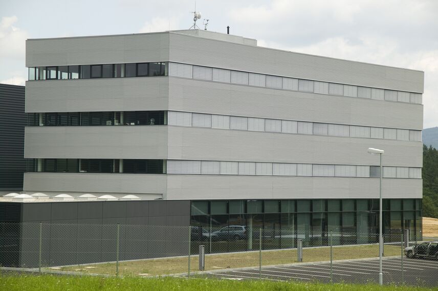 ConceptWall 50 Hliníkové fasády - Office building Výrobní hala ENGEL Kaplice se nachází v Kaplice, Česká republika