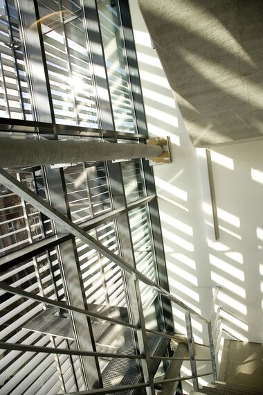 BriseSoleil 100 Stínicí technika a ConceptWall 50 Hliníkové fasády - Office building 't Rabot se nachází v Gent, België