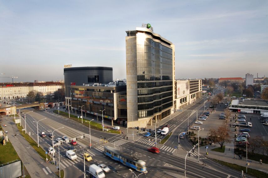 BriseSoleil 100 Stínicí technika a ConceptWall 50 Hliníkové fasády - Office building Arkady Wrocławskie se nachází v Wrocław, Polsko