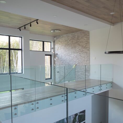 ConceptWall 50 Hliníkové fasády a ConceptSystem 77 Hliníková okna - Forest View Residence se nachází vKanada