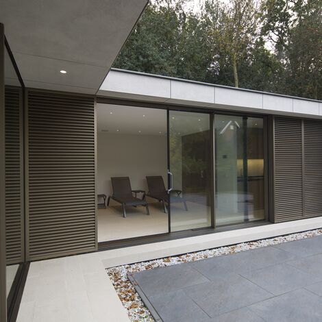 BriseSoleil 40 Stínicí technika, HiFinity Hliníkové posuvné systémy a CS 86-HI (c) Zrušené systémy - Swimming pool Poolhouse Bergen se nachází v Bergen, Nizozemí