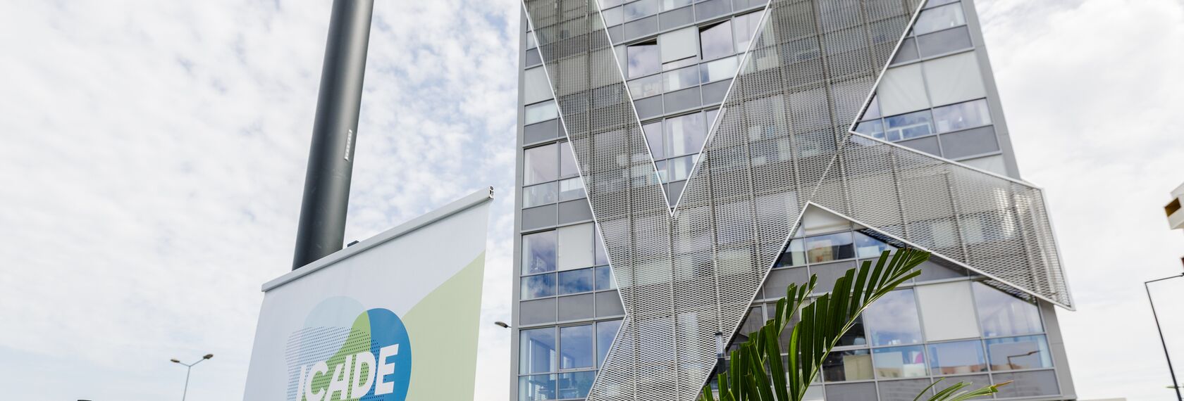 ConceptWall 50 Hliníkové fasády, ThermoSystem 68 Hliníková okna a TS 68-HV Hliníková okna - Office building Sky Line se nachází v Toulouse, Francie