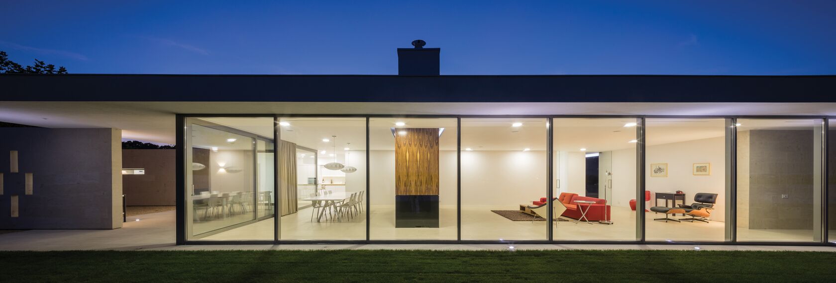 ConceptPatio 130 Hliníkové posuvné systémy, ConceptSystem 77 Hliníková okna, ConceptSystem 77 Hliníkové dveře a ConceptWall 50 Hliníkové fasády - Villa Buftea Residence se nachází v Buftea, Rumunsko