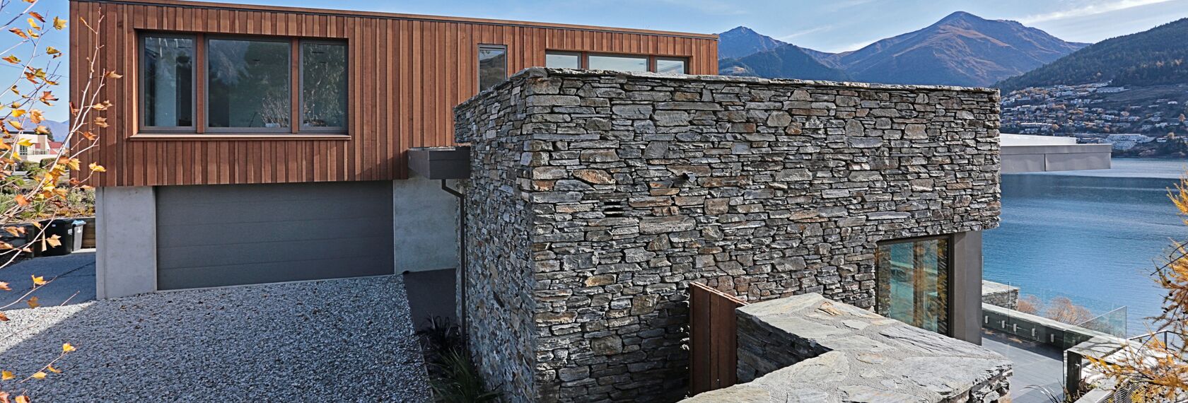 ConceptFolding 77 Hliníkové posuvné systémy a ConceptSystem 77 Hliníková okna - Lake Wakatipu House se nachází v Otago, Nový Zéland