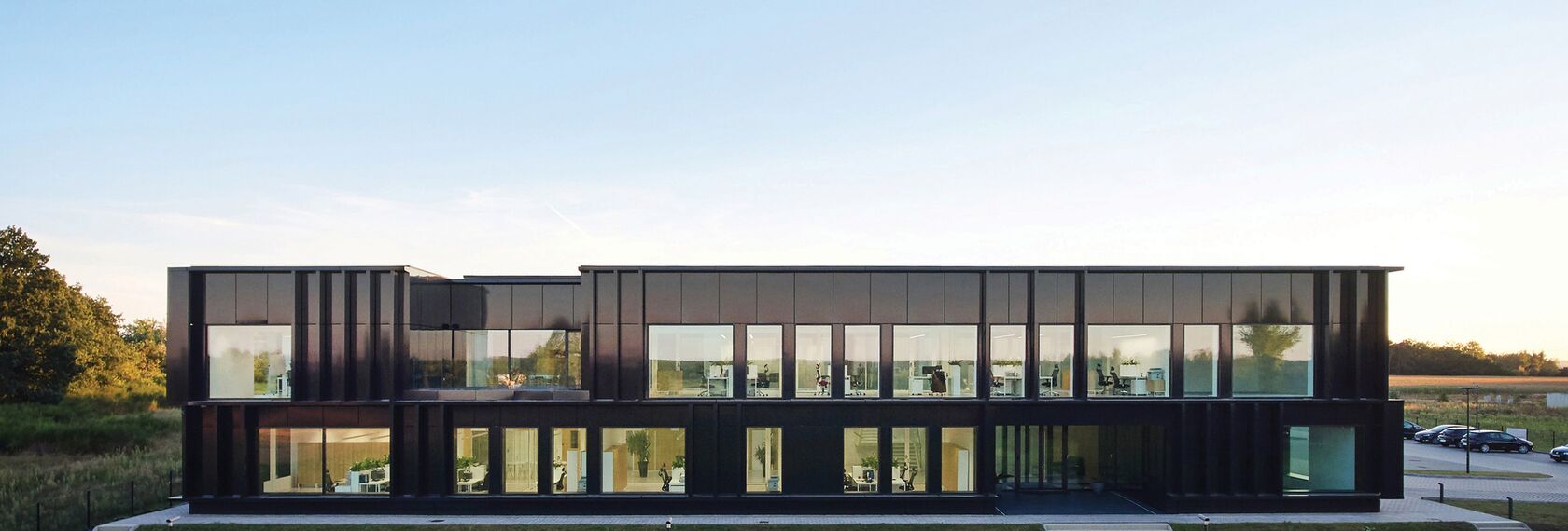 ConceptSystem 59Pa Hliníková okna a CW 50-HI Hliníkové fasády - Pivexin Technology Headquarter se nachází v Babice, Polsko