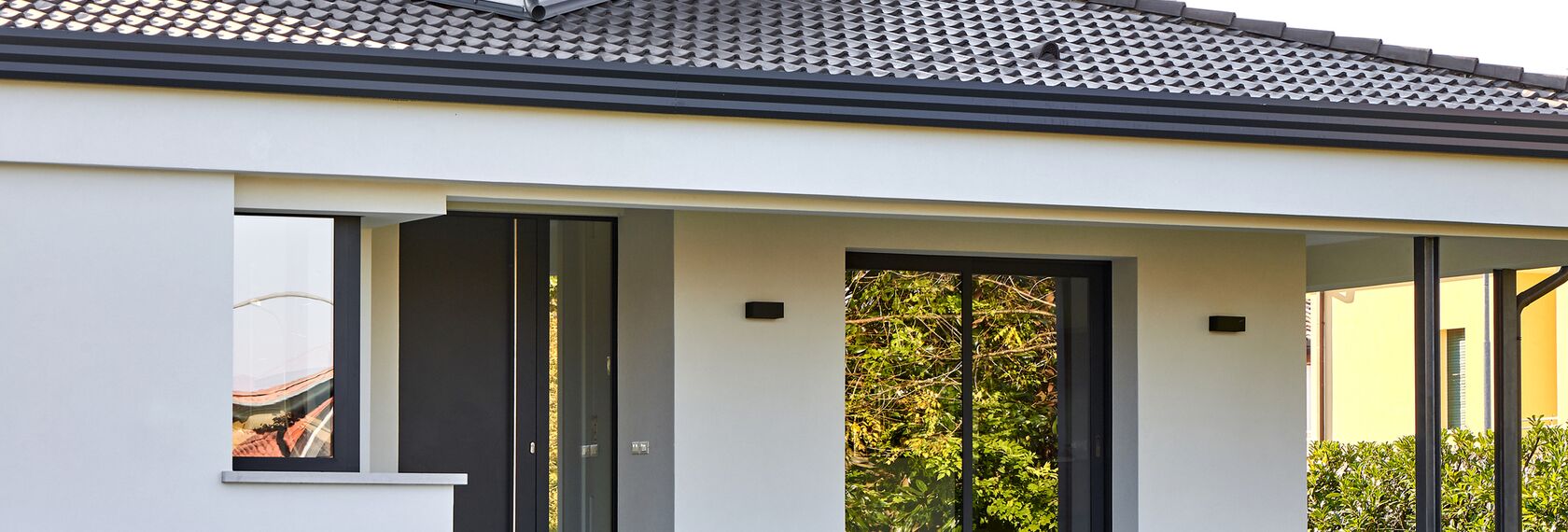 ConceptPatio 130 Hliníkové posuvné systémy, CS 86-HI (c) Zrušené systémy, SlimLine 38 Standard Hliníková okna a SlimLine 38 Classic Hliníková okna - Villa Villa Treviso se nachází v Treviso, Itálie