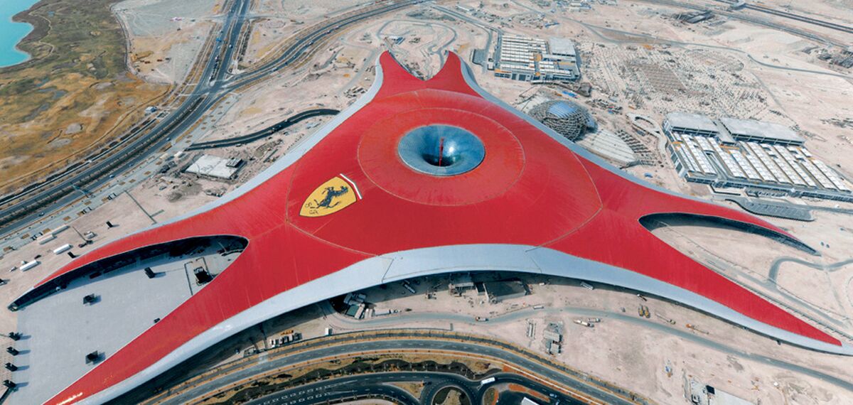 ConceptWall 86 Hliníkové fasády - Race track Ferrari World Abu Dhabi se nachází v Abu Dhabi, Spojené arabské emiráty