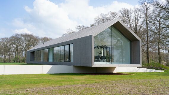 SlimLine 38 Hliníkové dveře, ConceptPatio 130 Hliníkové posuvné systémy a ConceptSystem 77 Hliníková okna - Het Kleine Krikhaar se nachází v Geesteren, Nizozemí