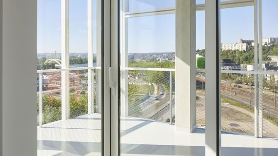 ThermoSystem 68 Hliníková okna a ConceptPatio 68 Hliníkové posuvné systémy - Residental/Project Tour Ycone se nachází v Lyon, Francie
