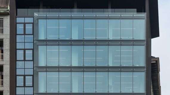 CW 60-SC Hliníkové fasády - Office building Office building Largo Augusto Milano se nachází v Milan, Itálie