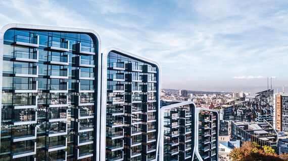 ConceptWall 50 Hliníkové fasády a ConceptSystem 77 Hliníková okna - Bytový komplex A3 Advanced Architecture Apartments se nachází v Sofia, Bulgarije