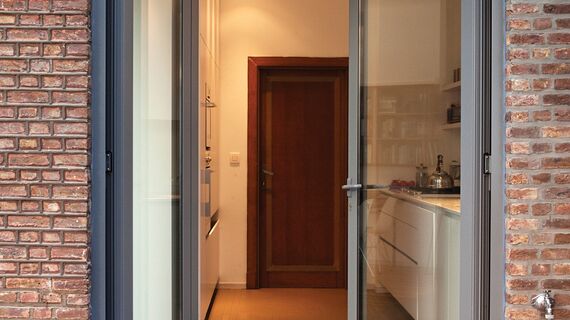 ConceptFolding 77 Hliníkové posuvné systémy a ConceptSystem 77 Hliníková okna - House Private House Antwerp 8 se nachází v Antwerp, België