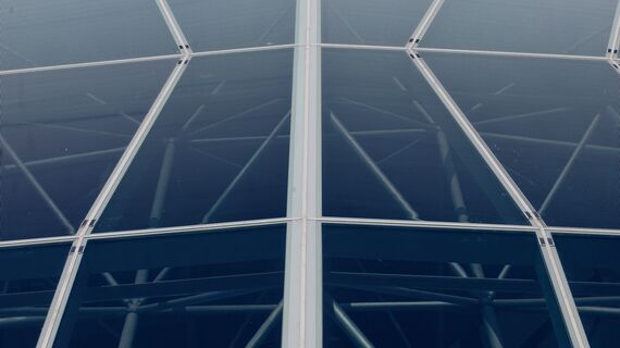 ConceptSystem 77 Hliníkové dveře, ConceptWall 60 Hliníkové fasády a ConceptSystem 77 Hliníková okna - Office building Ambar Engineering & Innovation Centre se nachází v Santander, Španělsko