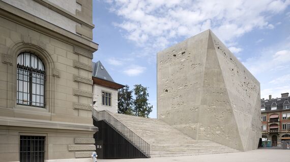 ConceptWall 50 Hliníkové fasády - Museum Extension to the Historisches Museum in Bern se nachází v Bern, Švýcarsko
