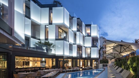 ConceptSystem 68 Hliníková okna, ConceptFolding 77 Hliníkové posuvné systémy a CS 77 Fire Proof Hliníkové dveře - Hotel Sir Joan se nachází v Ibiza, Španělsko