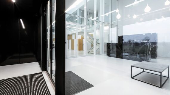 ConceptSystem 59Pa Hliníková okna a CW 50-HI Hliníkové fasády - Pivexin Technology Headquarter se nachází v Babice, Polsko