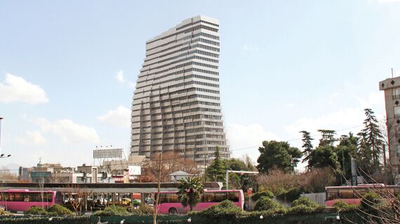 ConceptWall 60 Hliníkové fasády, ConceptSystem 68 Hliníková okna a Ventalis Doplňkové systémy - Office building Jaam Tower se nachází v Tehran, Írán